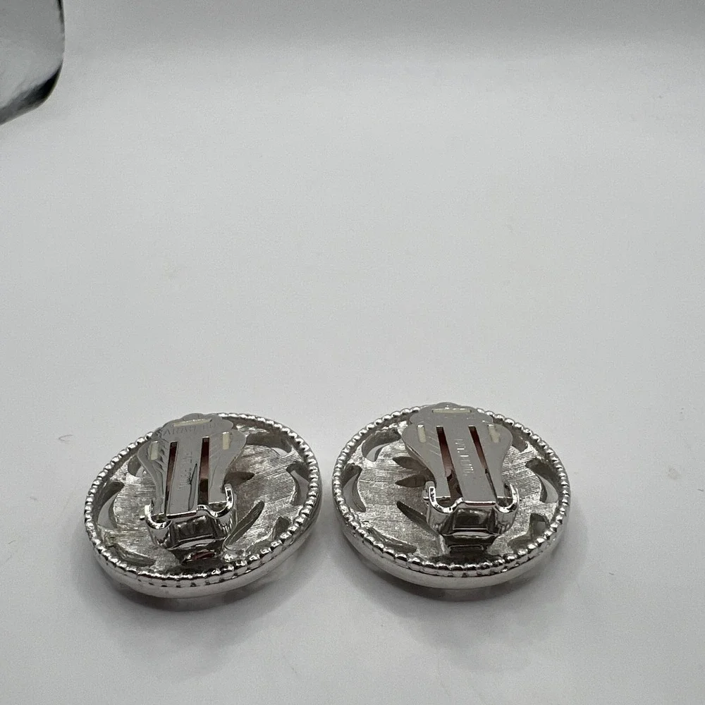 Vintage Sarah Coventry Clip On Earrings‎ Flower Textured Silver Tone Silhouette